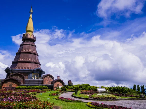 Stúpa a zahrada na vrcholu Doi Inthanon, Thajsko — Stock fotografie