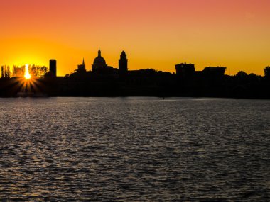 Mantua siluet gün batımında, İtalya