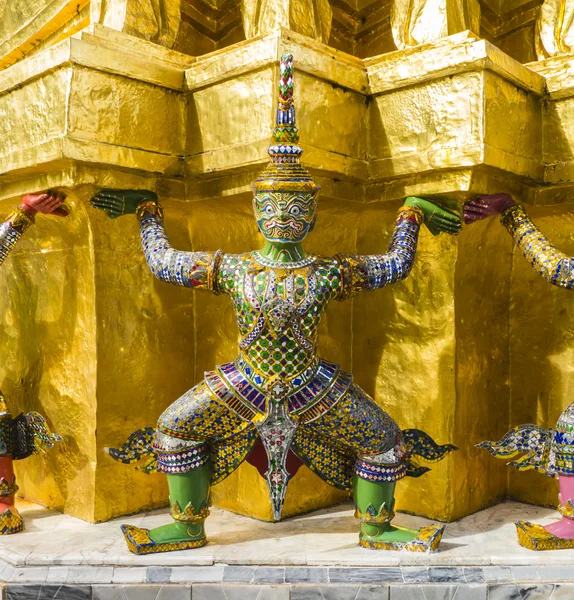Demon hoedster ondersteunen wat arun tempel, bangkok, thailand Stockfoto