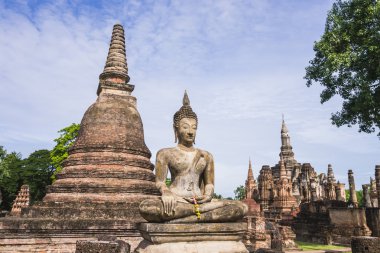 Stupa ve Buda heykeli Wat Mahathat Tapınağı, Sukhothai tarihi Park, Tayland