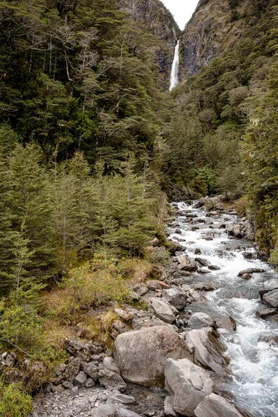 De Duivels Punchbowl waterval in Arthurs Pass National Park — Stockfoto