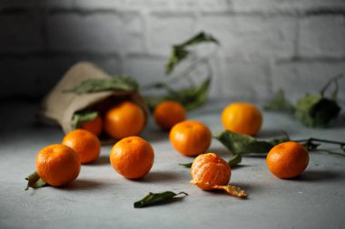 Yeni yıl için lezzetli kırmızı mandalinalar