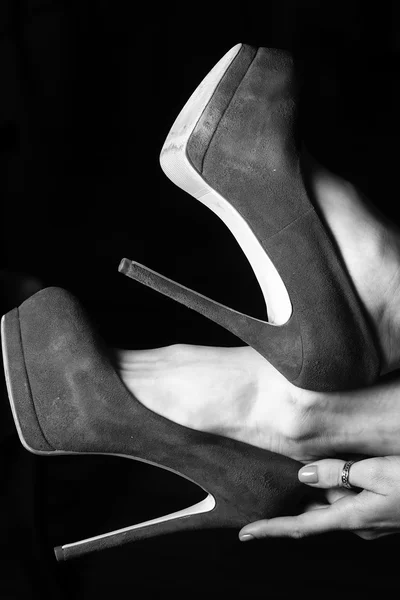 Жіночі ноги у взутті — стокове фото
