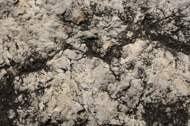 Tuz ile kaplı taş oluşumları