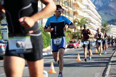 Koşucular clock-watching biri
