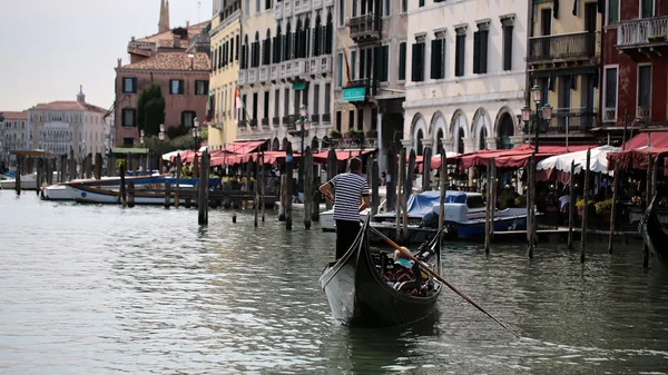 Gondola transportasi air Venesia — Stok Foto