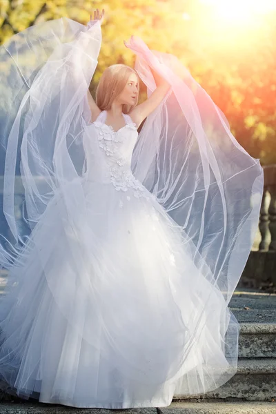 Noiva loira sensual — Fotografia de Stock