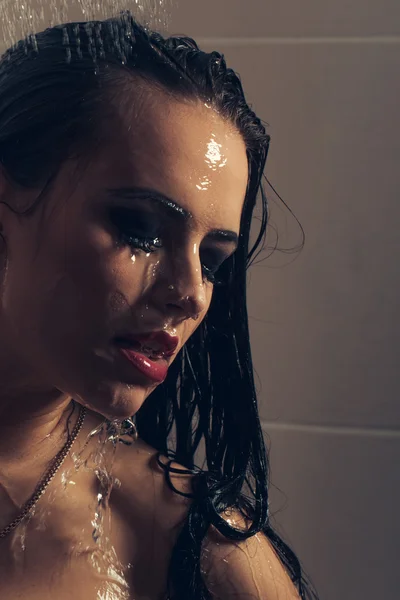 Sexig kvinna i duschen — Stockfoto