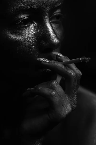 Smoking girl with silver face — Stock Photo, Image