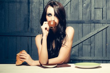 Şehvetli kadın yemek