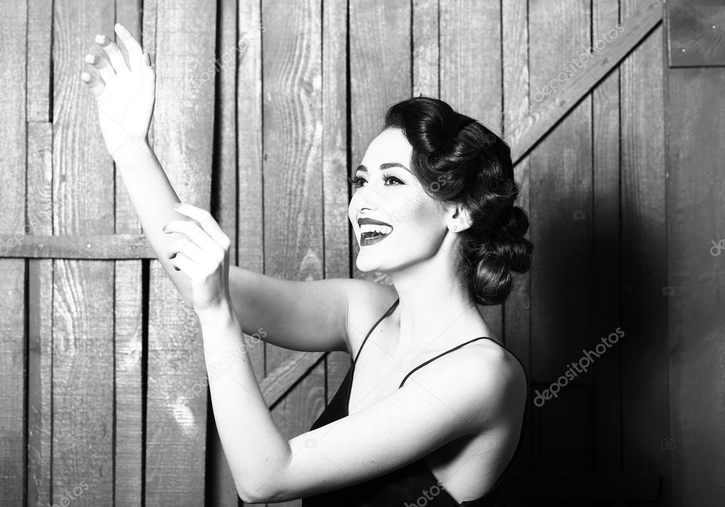 Outdoor retro tugging glamour