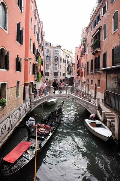 Gondola dengan turis — Stok Foto