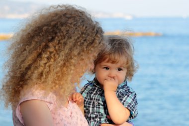 Kadın ve bebek çocuk
