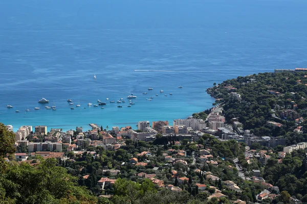 Vista de la costa de la ciudad desde montañas — Foto de Stock