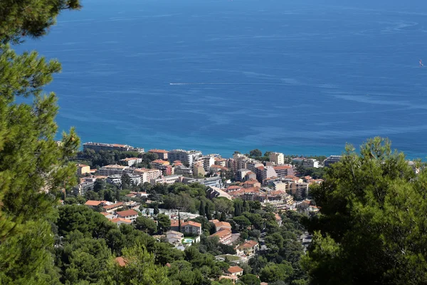 Blick von den Bergen auf die Küste der Stadt — Stockfoto