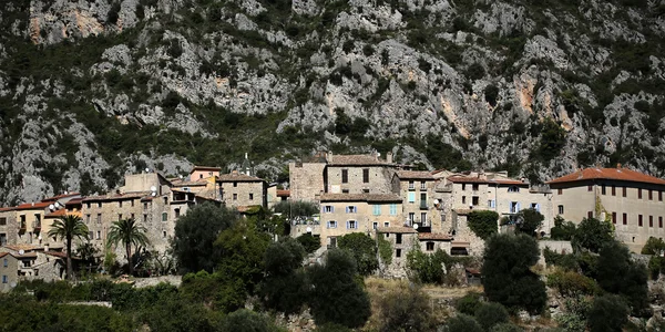 Ciudad medieval escondite en la montaña — Foto de Stock