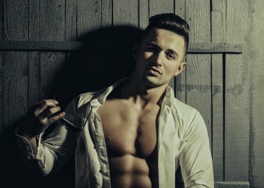 Şık erkek güneş gözlüğü