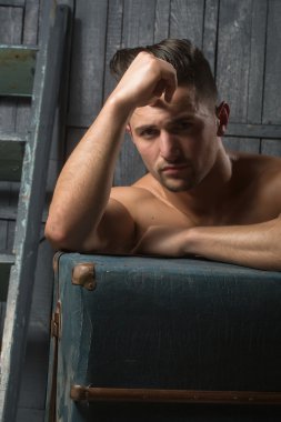 Adam ve takım elbise