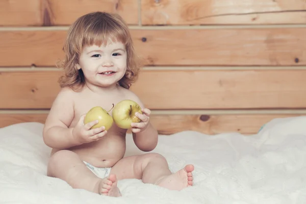 Boy eating apples — Stock Photo, Image