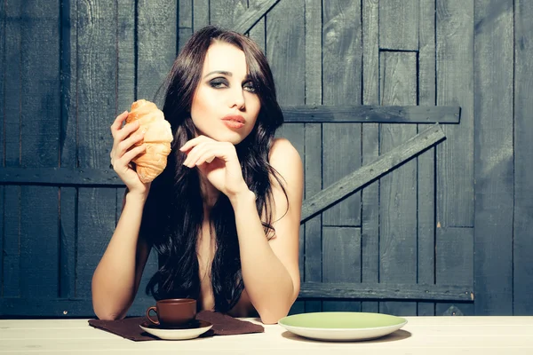 Sensual woman eating — Stock Photo, Image