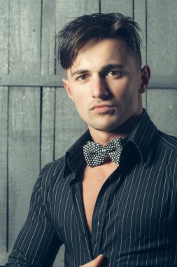 Gömlek ve kravat adam