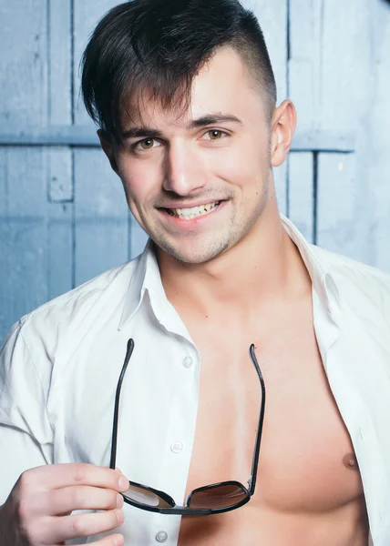 Şık erkek güneş gözlüğü