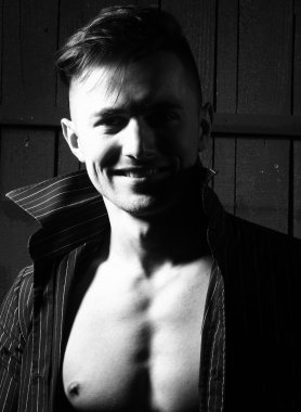 Şık seksi genç adam