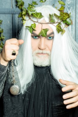 Zeus ile madalyon masa saati