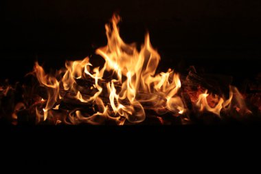 Siyah üzerine yanan ateşi