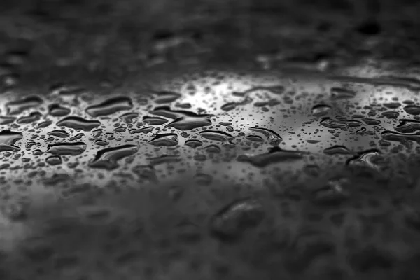 Σταγόνες βροχής σε γυαλιστερό φόντο — Φωτογραφία Αρχείου