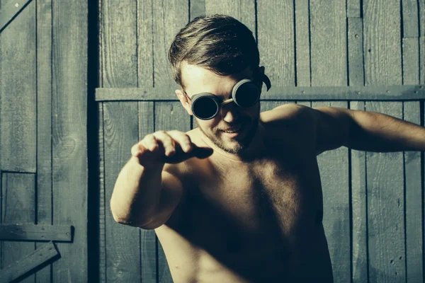 Hombre en gafas de baño —  Fotos de Stock