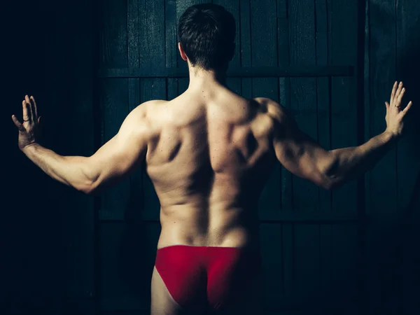 Mann mit athletischem Körper — Stockfoto