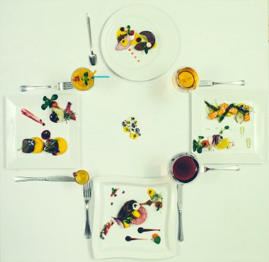 Simetrik olarak tatlılar servis