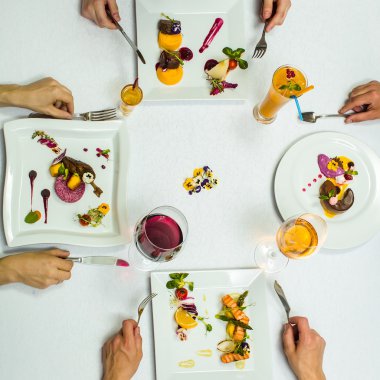 Simetrik olarak sunucu tatlılar