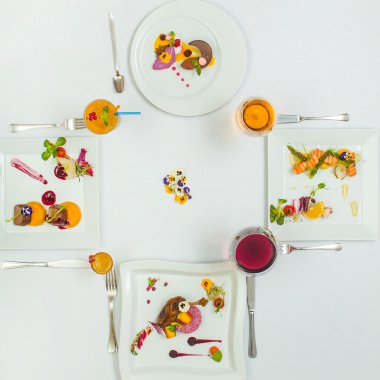 Simetrik olarak tatlılar servis