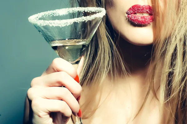 Glass of martini in female hands — Stock Photo, Image