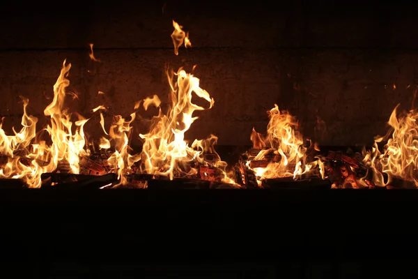 Linea di fuoco sul nero — Foto Stock