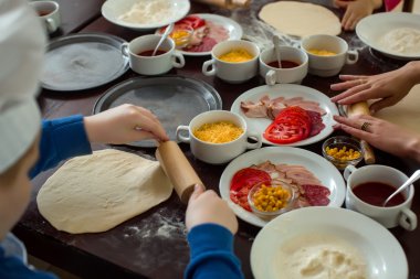 pizza pişirme için malzemeler