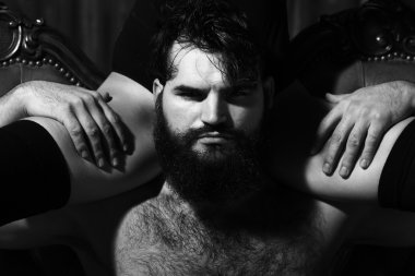 Adam kadın bacakları