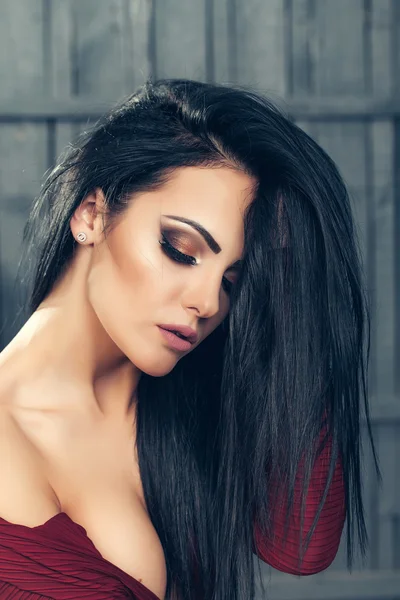 Çekici Genç Kadın