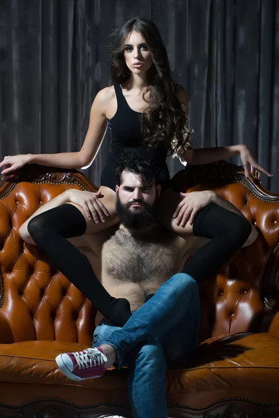 Jonge sexy paar — Stockfoto
