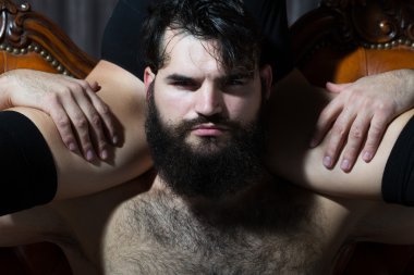 Adam kadın bacakları