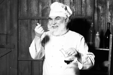 Şişe soslu yemek