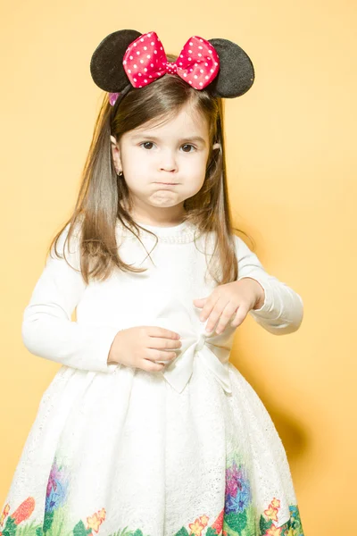 Menina pequena em orelhas de rato — Fotografia de Stock