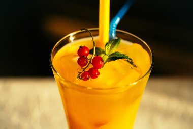 Dekore portakal suyu