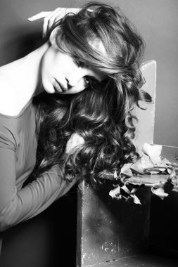 Güzel genç kız poz