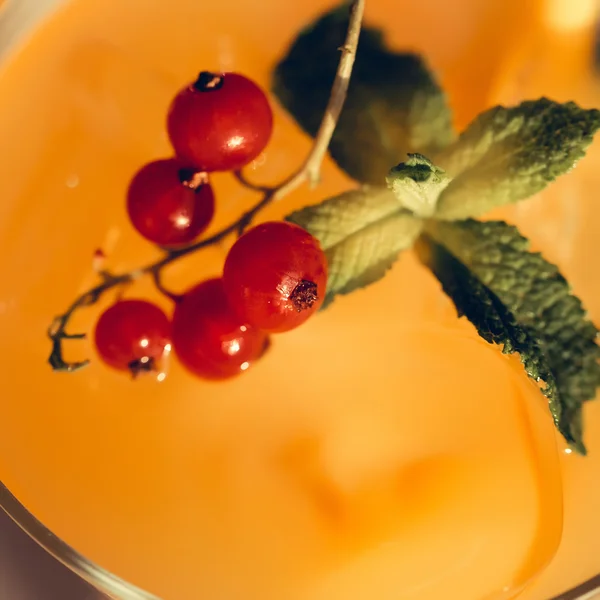 Ingerichte oranje drankje — Stockfoto