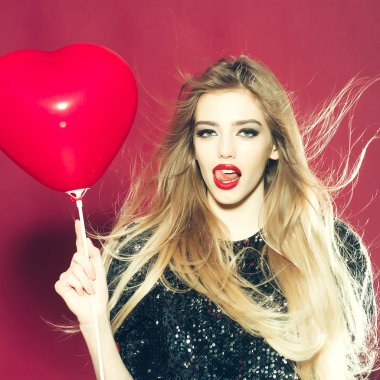 Seksi kadınla duygusal: balon