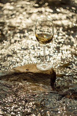 Winwe cam su yakınında