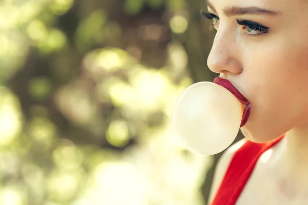 Woman with chewing gum bubble — Stock Photo, Image